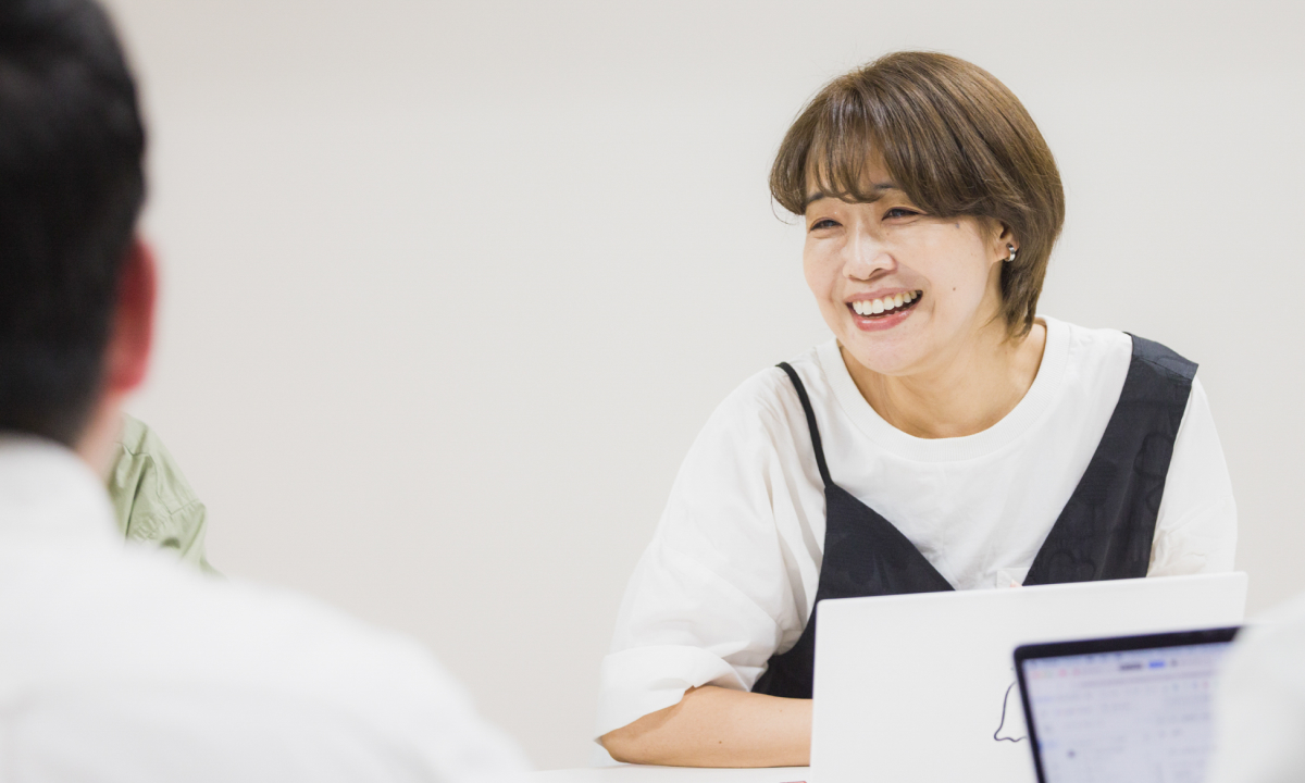 「見た目」をつくる仕事じゃない。
企業の根源的な価値を探る旅のようなもの。